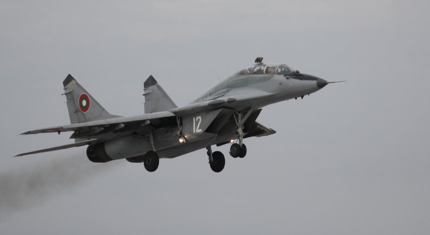 Държавата търси 6 двигателя за изтребители МиГ-29