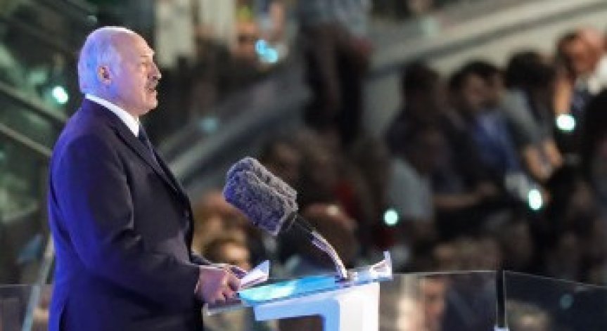 Интернетът в Беларус спря след видеа, на които работници крещят на Лукашенко