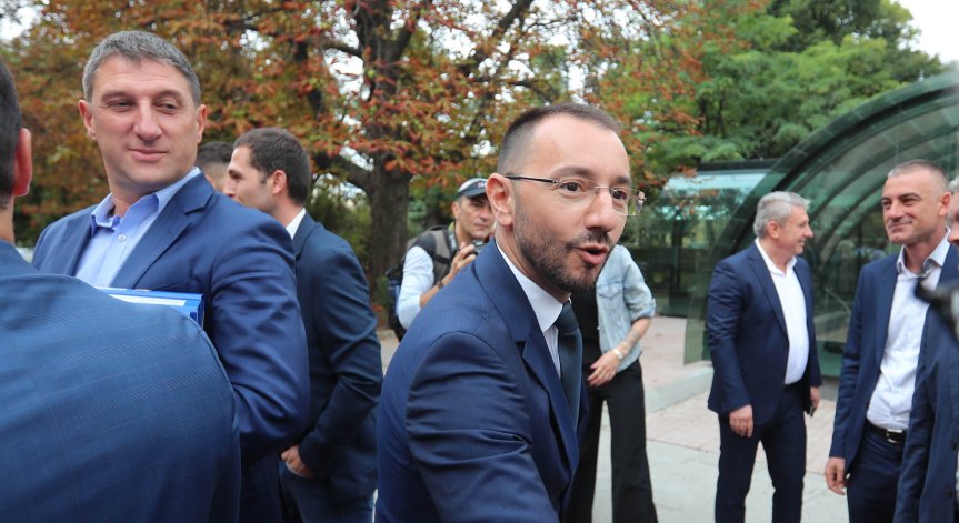 Хекимян: Ще вдигнем заплатите на мед.сестри и учителите, готови сме с план за детските градини