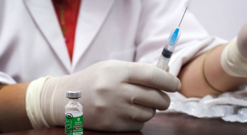 С 80% намаляват хоспитализациите след само една доза от Pfizer и AstraZeneca