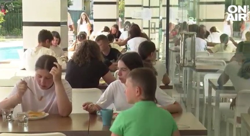 Хотелиери затварят пътя Бургас - Варна при Равда заради неизплатени средства за бежанците