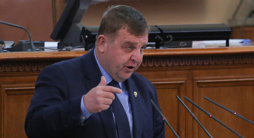 Каракачанов за палатковите лагери: Подобни неща не могат да се търпят