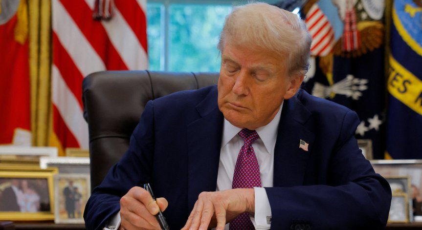 Тръмп преименува Министерството на отбраната.