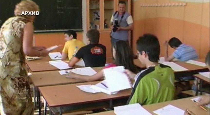 10% увеличение на учителските заплати и допълнителни стимули