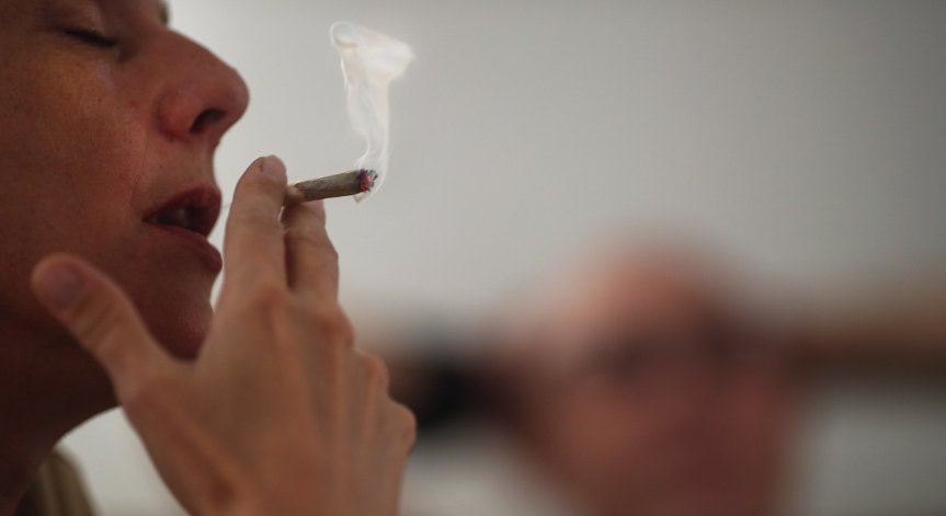 Психози, халюцинации, биполярно разстройство: Какви рискове крие употребата на канабис?