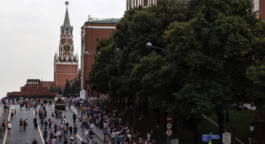 Свалиха украински дронове до Москва, руски обстрел взе жертви в Донецк