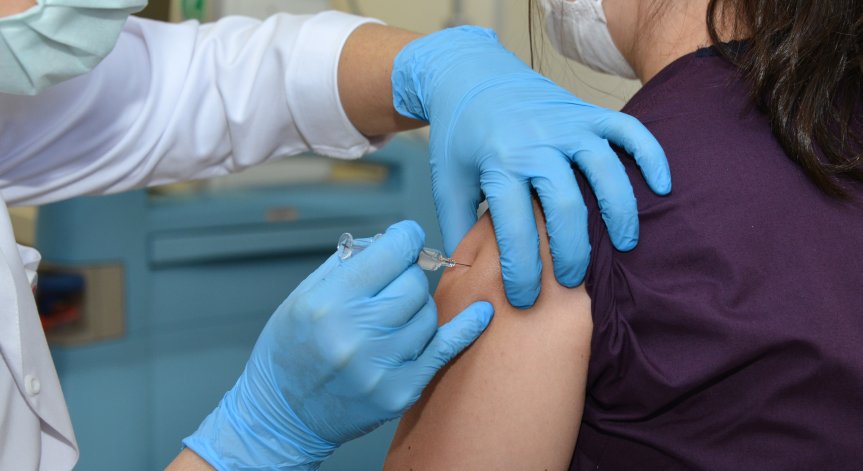 Китайски хакери откраднаха данни за испанската ваксина срещу Ковид-19