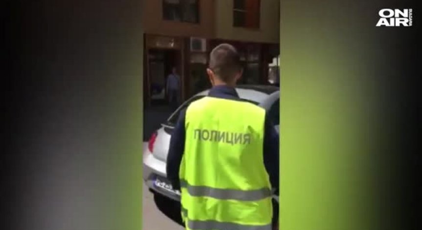 Появи се видеото със скандала между Камбуров и полицаите в Пловдив