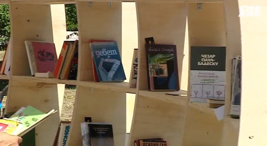 Библиотека на открито вече и във Варна