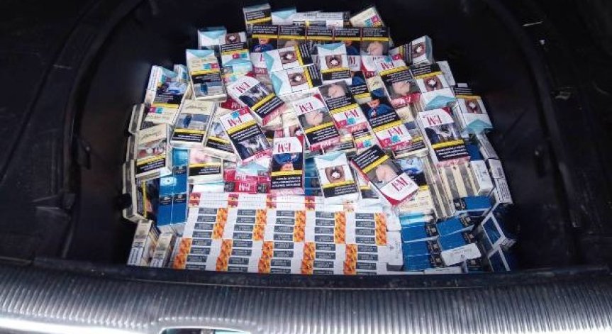 Все по-голяма креативност при укриването на цигари на границата