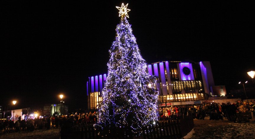 Коледна елха ще озари центъра на София още тази вечер
