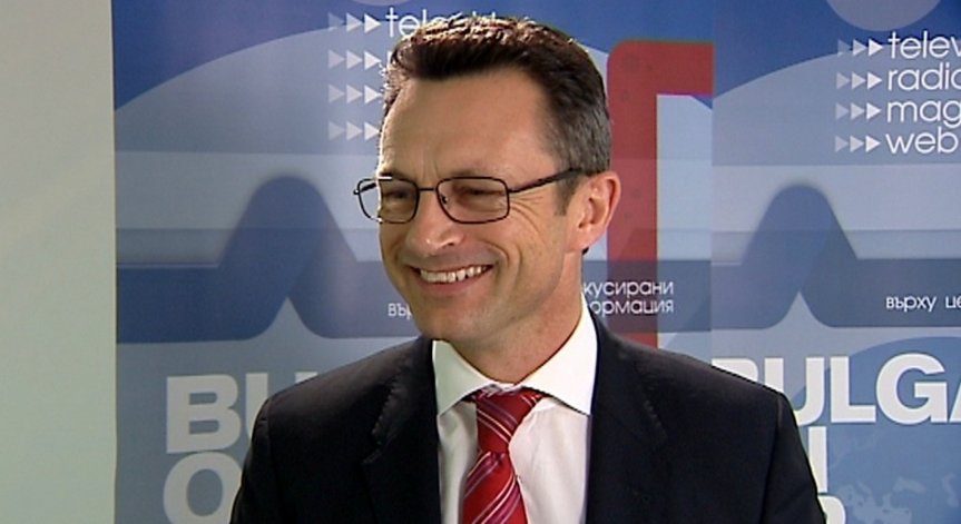 Авиокомпаниите инвестират в първокласна услуга, за да се отличат от конкурентите: Лофт