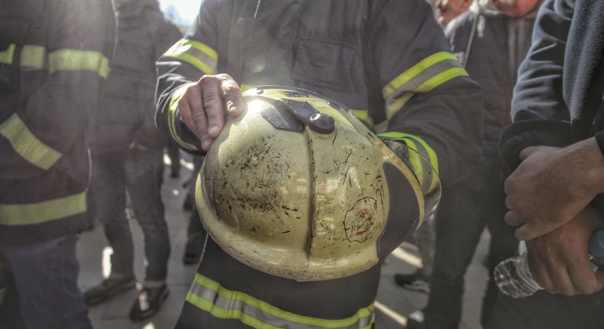 Разрасна се пожарът на българо-гръцката граница край Кирково