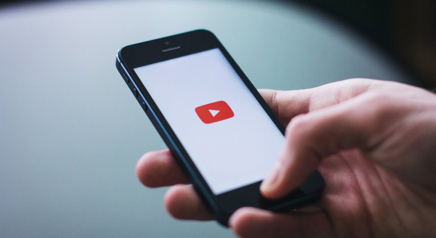 Акаунти в YouTube предаваха на живо фалшиви резултати от изборите в САЩ