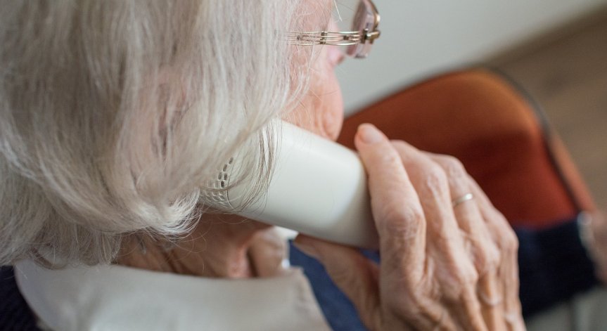 Задържаха 75-годишна варненка, прибрала над 100 000 лв. от ало измами