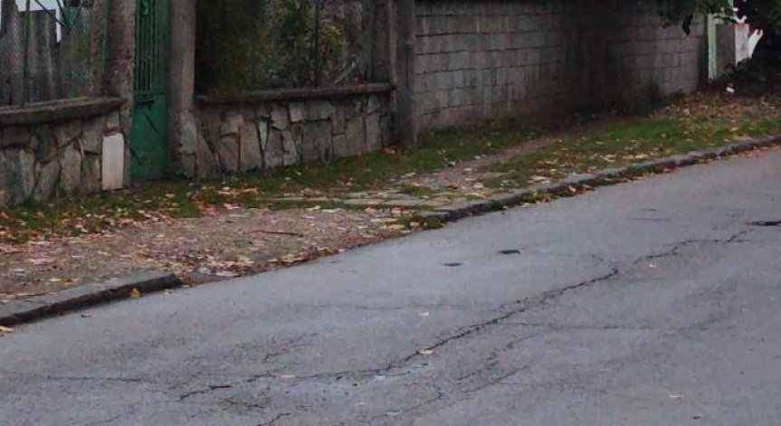 Без срам и свян: Съсед източва септичната си яма на улицата 