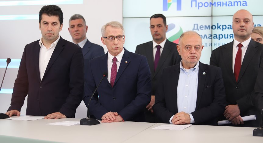 Кабинетът ще се гласува извънредно? Пост на депутат от ПП-ДБ разбуни духовете