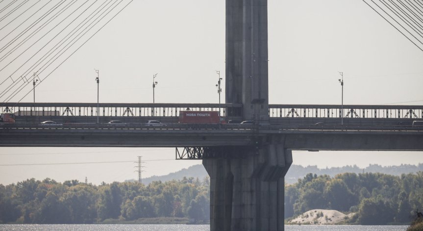 Кличко: Русия удари мост в Киев и спря градския транспорт