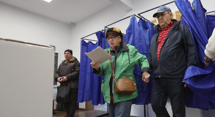 Букурещ гласува: Решаващ сблъсък за бъдещето на Румъния