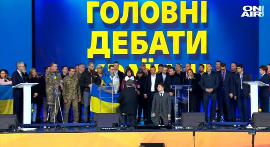 Политическо шоу преди избори в Украйна: Порошенко срещу Зеленски