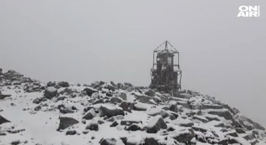 Мусала осъмна със снежна пелерина