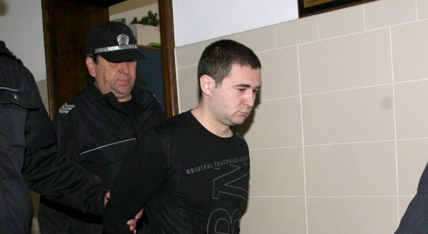 Узбекистан ни връща двойния убиец от дискотека 