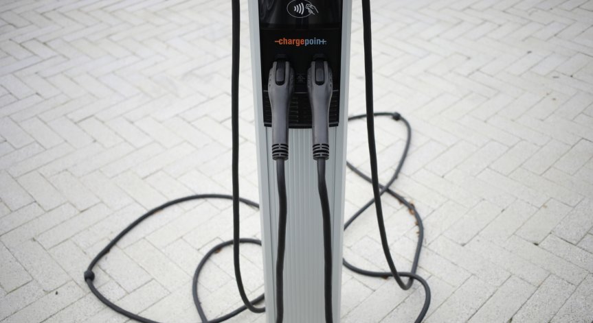 BMW с решение на проблема за зареждането на електромобилите