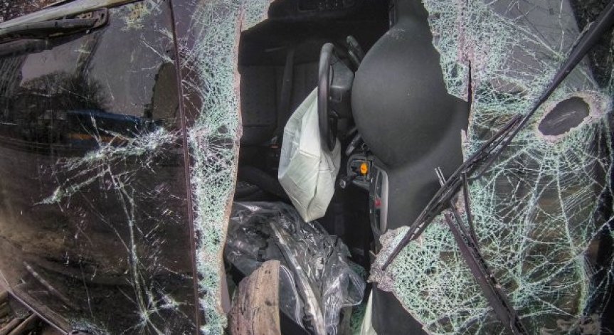 Катастрофирали са два автомобила.