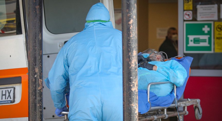 Силистренската болница търси да назначи мъже за пренасяне на Ковид болни