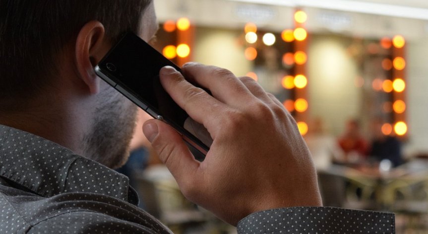 Учени: Говоренето по телефона повишава риска от високо кръвно