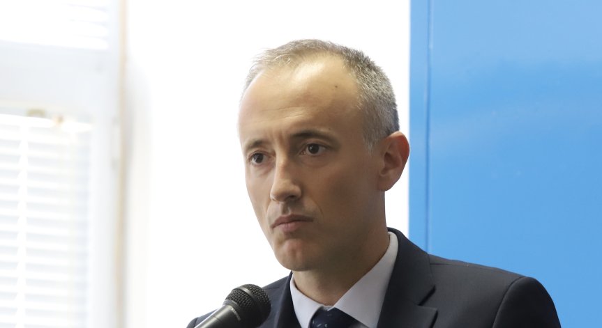 Вълчев: Едва 4 на 1000 паралелки са под карантина