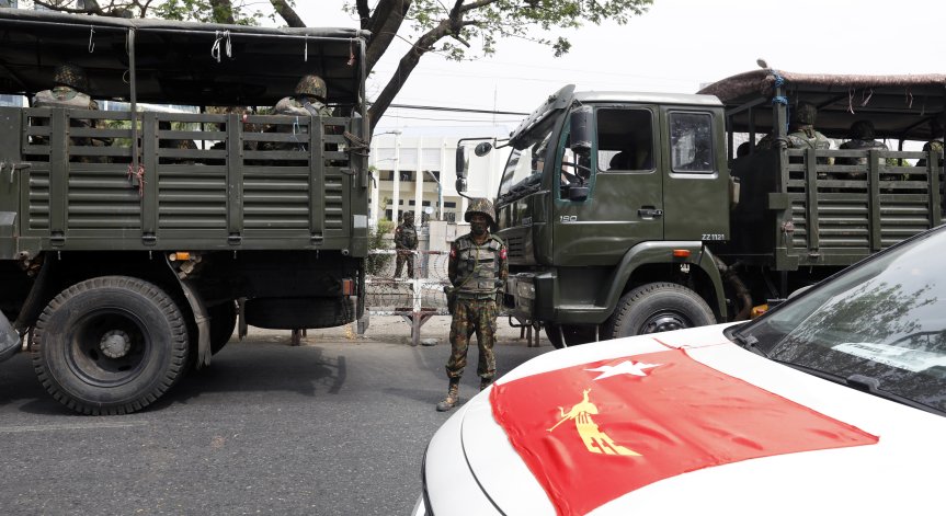 Недоволството в Мианмар не спира, по улиците са разположени бронирани машини