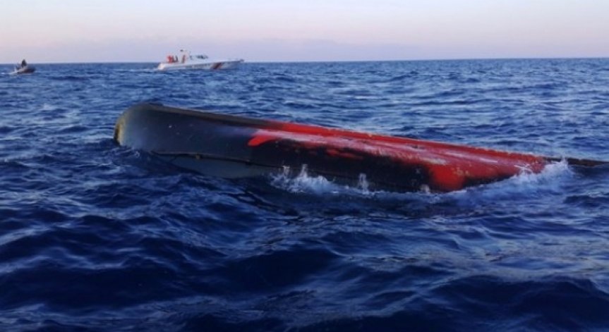 Телата на 21 мигранти са открити на турски плаж