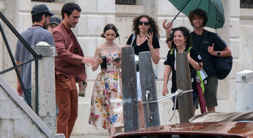 Борела се е свлякъл на земята пред колегите си.