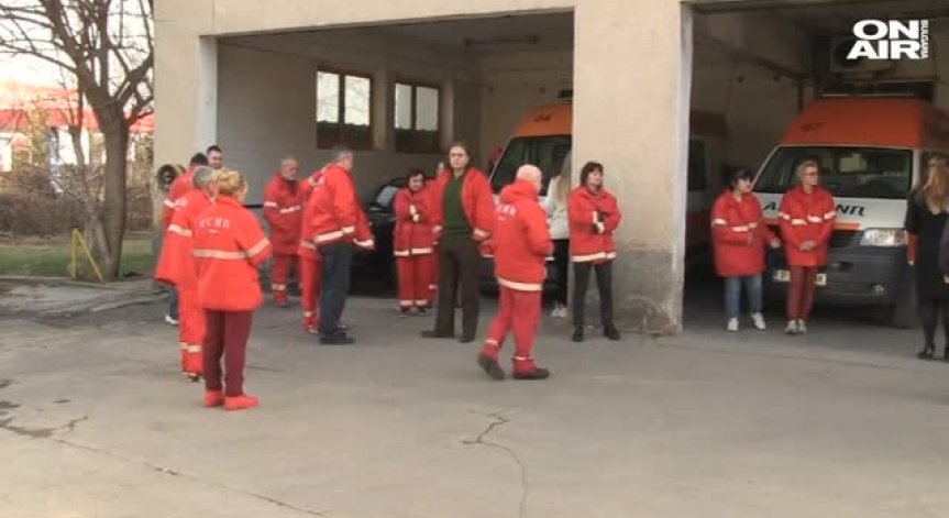 Медиците в Спешната помощ в Русе протестират срещу новия си директор