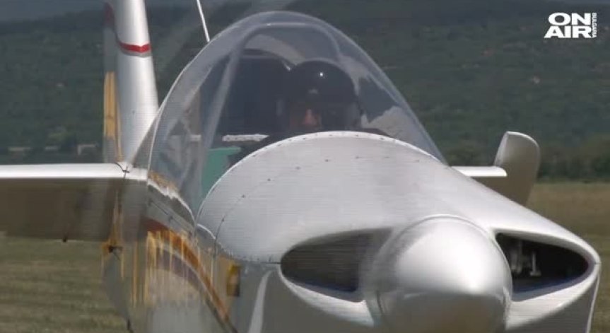 Авиошоу и хиляди участници в Празника на розата