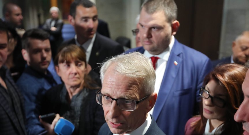 Денков отговори на писмото на Борисов и Пеевски, ДПС предприема нов ход