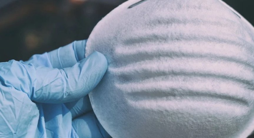 Щабът обмисля носенето на маски на открито да отпадне 