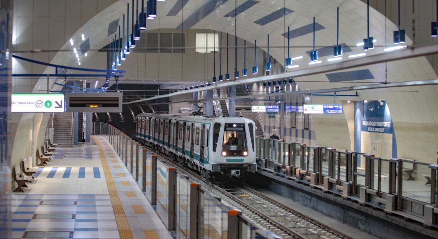 Столичани днес разчитат изцяло на метрото.