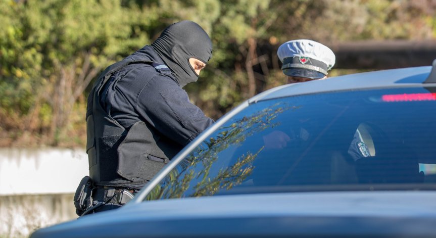 Трима задържани за купуване на гласове и в Монтанско