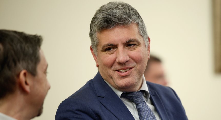 Министър Цеков: Парите за саниране щяха да отидат в 15 общини, ако нямаше лимити