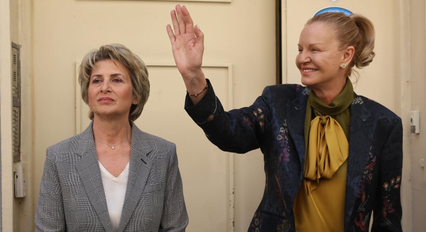 Лечева официално замени Костадинова на поста.