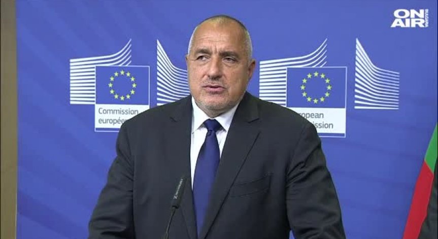 Прегръдка от Бойко за Меркел: Дано състави правителство!