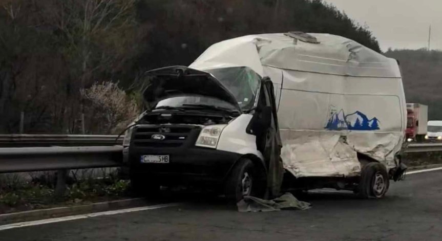 Причинителят но ПТП-то е в болница, без опасност за живота. 