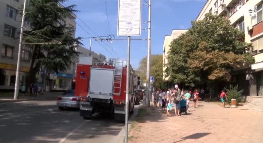 Евакуираха данъчната служба в Казанлък заради мирис на газ