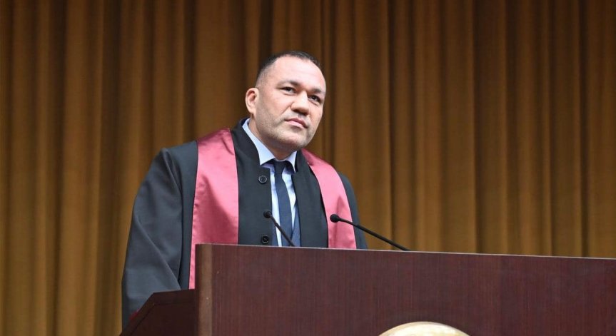 Кубрат Пулев стана магистър по Политология