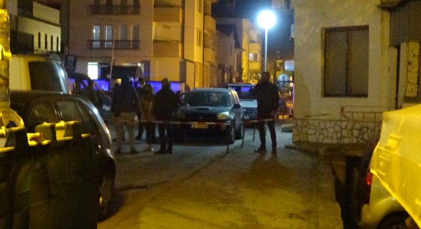 Решават дали да оставят в ареста майката от Сандански