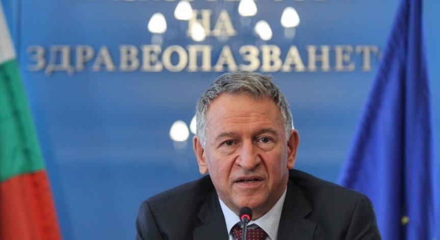 Кацаров: Здравната система вече е подложена на сериозен натиск