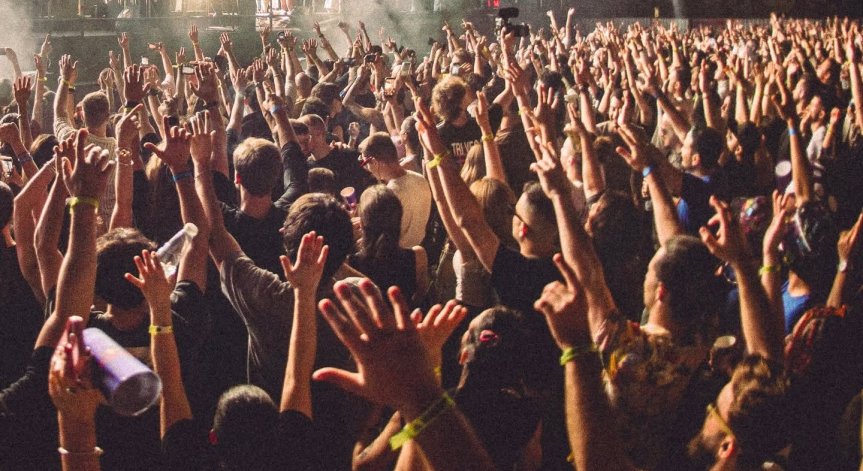 От Helpbook: До 3 през нощта не спира музиката от AURA Festival до летище София