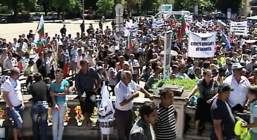 Търговци на цветни метали протестираха пред парламента